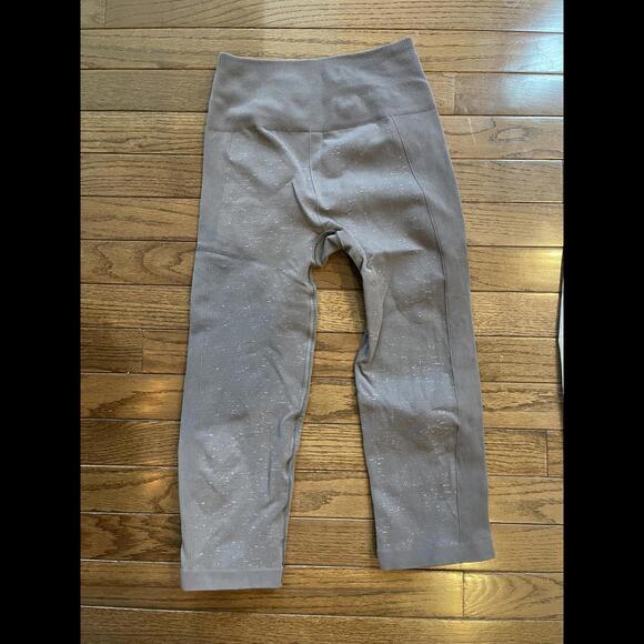 Cropped lululemon mauve seamless leggings size 4 - Picture 2 of 3